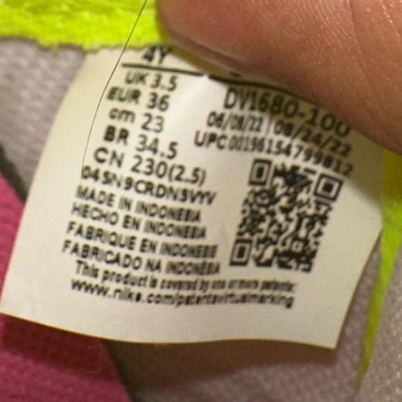 Nike Kids Sneakers in White and Neon Yellow - Picture 8 of 8